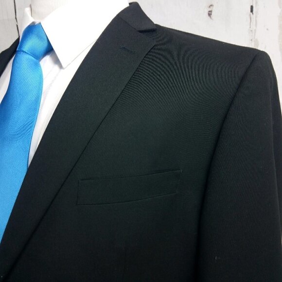 Van Heusen 44R 2 Button Black 2pc Suit - Picture 4 of 13